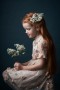 dievčatko s kvetinami v rukách a vo vlasoch, štúdiový portrét